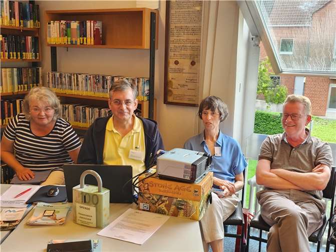 Die „LeseZeichen“ Meckenheim konnten in den Räumen der Bücherbrücke 15 Teilnehmer des „OnleiheEinführungskurses“ auf eine ganz besondere Entdeckungsreise schicken. Foto: privat