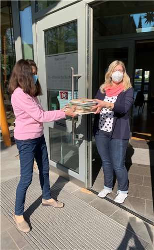 Die Leser*innen nicht auf die gewohnte Lektüre, Hörbücher, Spiele, Tonies etc. verzichten.Foto: privat