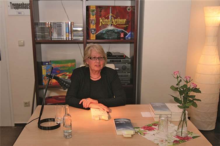 Die Lesung mit Brigitta Dewald-Koch fesselte die Zuhörer im Mehrgenerationenhaus in Kaisersesch. privat