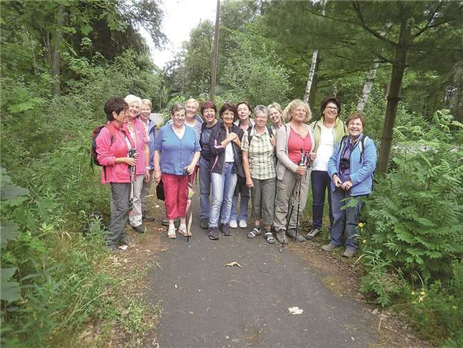 Die Leubsdorfer kfd-Frauen waren gut gelaunt auf Wanderschaft.privat