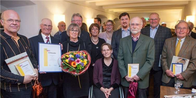Die Liberalen Bürgerpreis 2016 nahmen beim Neujahrsempfang der Swisttaler FDP Georg Melchior vom Heimatverein Alfter, Peter Haarhaus und seine Frau Renate sowie Albert Wegner vom Heimat-und Verschönerungsverein Buschhoven, Förster Horstmar Schöne und Georg Schmidberger vom Arbeitskreis Heimerzheim entgegen.JOST