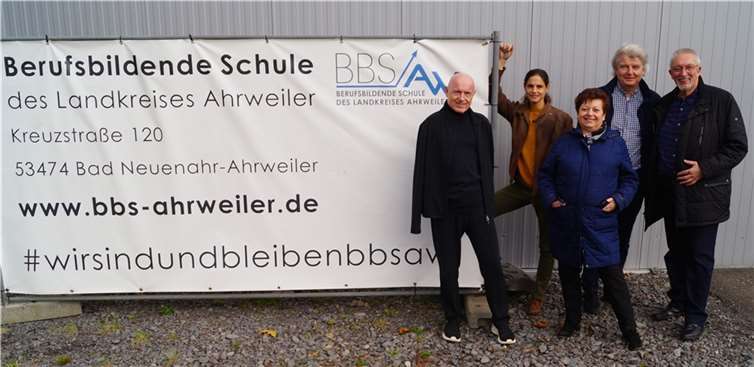 Die Liberalen wollen die Berufsbildende Schule in Bad Neuenahr-Ahrweiler durch ein Handwerkergymnasium aufwerten (v. l.): Ulrich van Bebber, Christina Steinhausen, Doris Herminghaus, Hellmut Meinhof, Dirk Herminghaus. Foto: Dirk Herminghaus