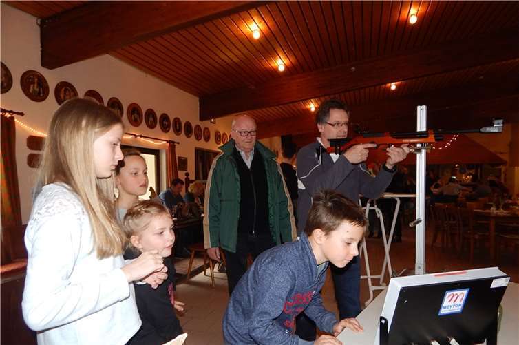 Die Lichtgewehranlage ohne Altersbeschränkung fand bei den Kindern großen Anklang.