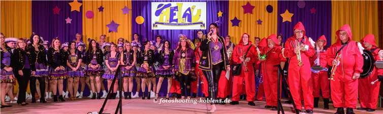 Die Lila-Gelben rockten die Mosellandhalle vomangeführten Einzug der Garden, des Elferrates und des Vorstandes an bis hin zum großen Finale aller Beteiligten gegen Mitternacht. Fotos: fotoshooting-koblenz.de
