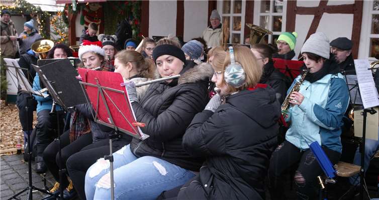 Die Limbachtaler Musikanten sorgten für die musikalische weihnachtliche Stimmung.SES