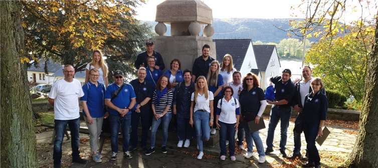 Die Linzer Aktiven des Funkencorps Blau-Wiess 1968 e.V. zogen ins Manöver. Fotos: Privat
