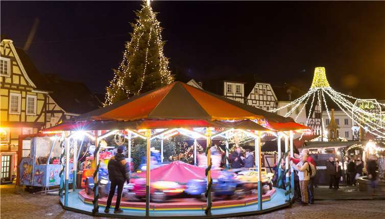 Die Linzer Altstadt verwamdelt sich wieder in ein stimmungsvolles Weihnachsdorf. Foto: Creativ Picture - H. W. Lambertz