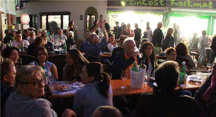 Die Linzer Gastronomen und Einzelhändler sorgtenwie immer hervorragend für das leibliche Wohl der Besucher.