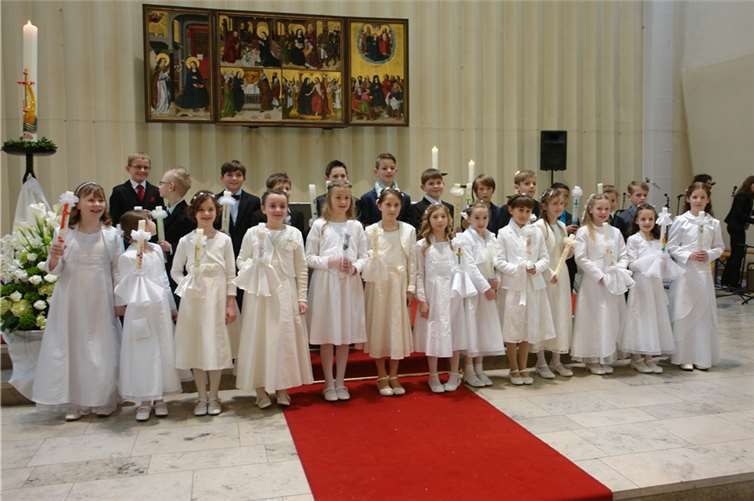 Die Linzer Kommunionkinder in der St. Marien Pfarrkirche. BDo