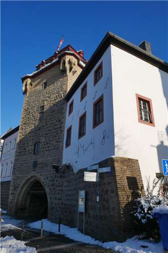 Die Linzer Stadttore wurden bis 2021 von außen restauriert. Das ans Rheintor angrenzende Zollhaus soll noch in diesem Jahr wieder bewohnbar sein.  Fotos: CD