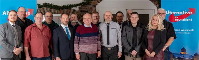 Die Listenkandidaten (v.l.): Cedric Salka, Bernd Zimmermann, Markus Bopp, Thomas Friedrich, Dr. Jan Bollinger, Rudolf May, Rainer Gutjahr, Harald Berges, Jürgen Nugel, Jan Strohe, Gilbert Kalb, Robert Miller, Kristina Berzina-Schäfer und Andreas Schäfer. Auf dem Bild fehlen: Freifrau Christina von Münster, Marion Magin, Ferdinand Find und Roman Weise.