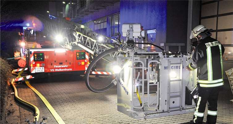Die Löscharbeiten dauerten eine halbe Stunde.