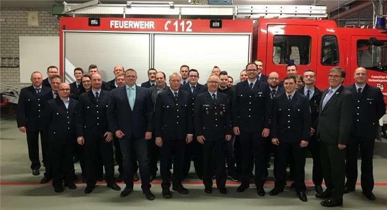 Die Löscheinheit Saffig besteht nun aus 36 Kameradinnen und Kameraden, denn Lars Fehringer und Benjamin Schwarz wurden für den Dienst in der Wehr verpflichtet. Fotos: privat