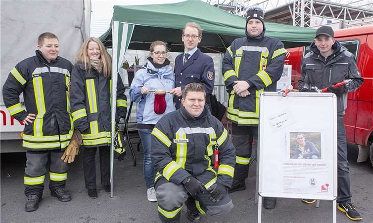 Die Löschgruppe Eckendorf der Freiwilligen Feuerwehr suchte Lebensretter, die bereit sind, sich als Knochenmarkspender registrieren zu lassen.