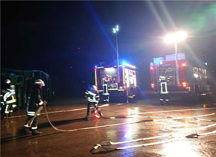 Die Löschwasserversorgung wurde sichergestellt.