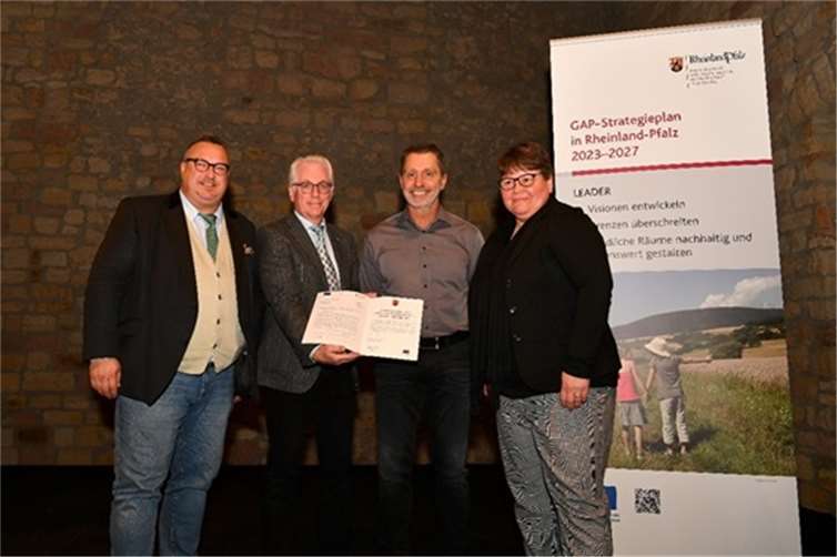 Die Lokale Aktionsgruppe (LAG) Raiffeisen-Region wurde erneut und in erweiterter Gebietskulisse als LEADER-Region anerkannt. Foto: MWVLW