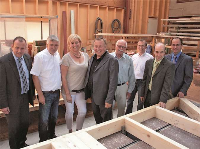 Die Lokalpolitik machte sich ein umfassendes Bild von der Firma Adams in Niederzissen.privat