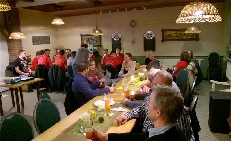 Die Lorscheider Junggesellen sagten ihren zahlreichen Helfern danke für die Unterstützung.privat