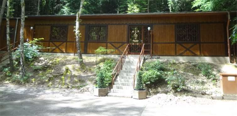 Die Lourdeshütte erhielt einen neuen Antsrich und auch die Außenanlage wurde gepflegt. Foto: privat