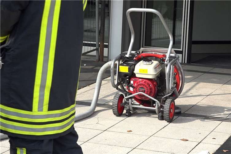 Die Luft im Foyer sowie in allen Gängen und Fluren mussten mit einem speziellen Lüftungsgerät vollständig ausgetauscht werden.