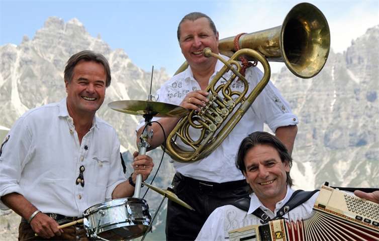 Die „Lustigen Schilehrern“ werden für super Stimmung sorgen. privat