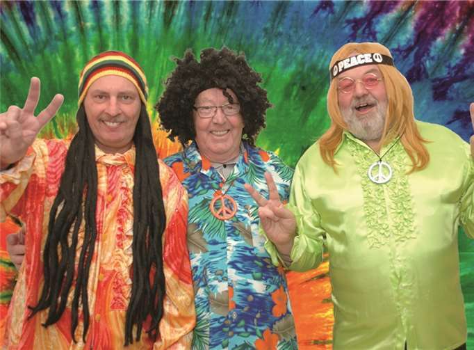 Die MC Hippies laden ein zu einer musikalischen Zeitreise. privat