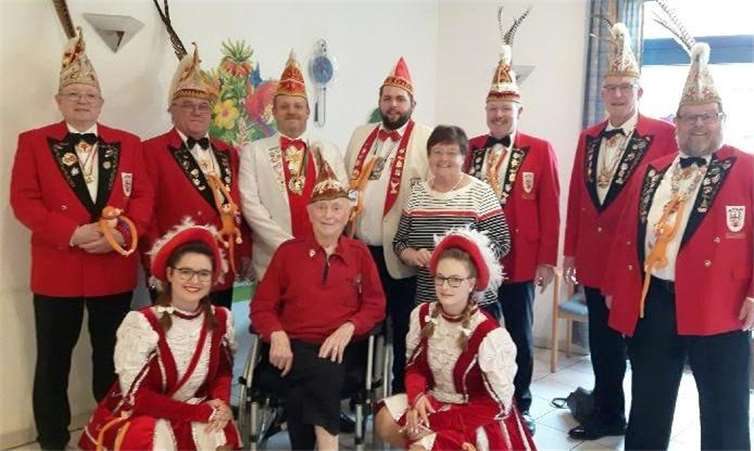 Die MKG mit dem Ex-Prinzen, Ewald I., der die Müllemer Jecken von 1959 bis 1960 regierte.