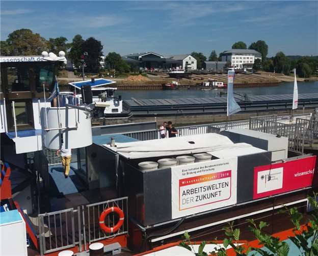 Die MS Wissenschaft am Peter-Altmeier-Ufer privat