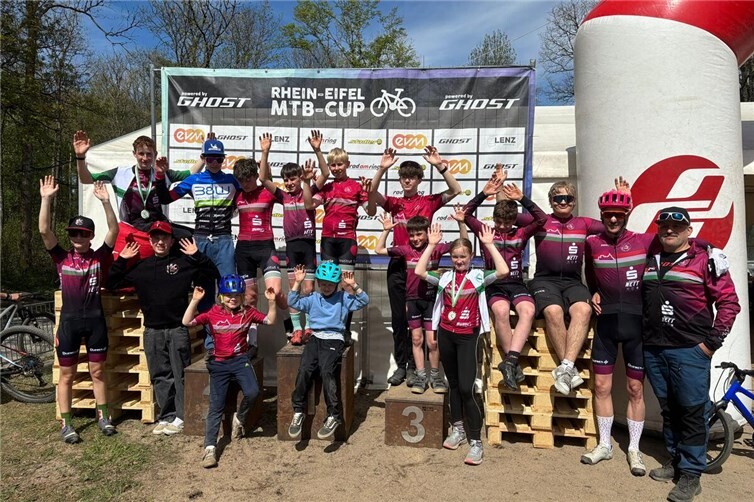 Die MTB-Mannschaft des RSC Mayen beim Rhein-Eifel-MTB-Cup in Friedewald 