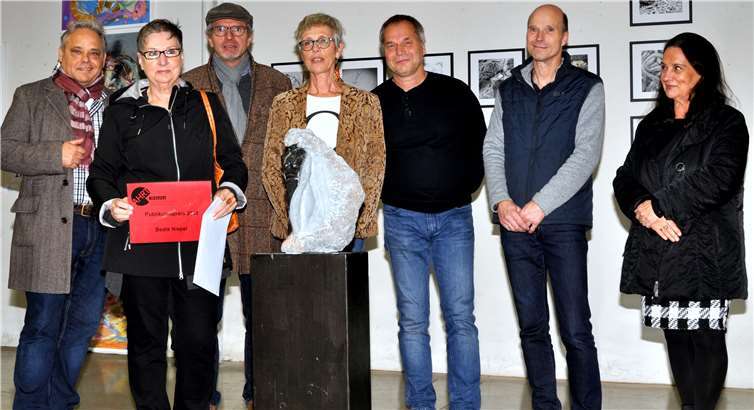 Die Macher der Ahrtkomm mit Publikumspreisträgerin Beate Niepel (2. v. Links).privat