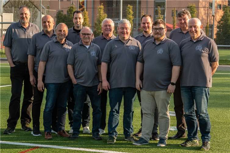 „Die Macher“ des Gambrinusfest-Komitee‘s laden zum Helferfest auf das Sportgelände an der Brauerstraße in Mendig ein und freuen sich auf viele Gäste: (v.l.) Jörg Schlederer, Jürgen Mittler, Arnd Spitzlei, Daniel Vordemvenne, Ernst Einig, Bernd Krayer, Michael Helm, Peter Müller, Tim Herrmann, Harald Heinemann und Hermann Krings.  Foto: privat