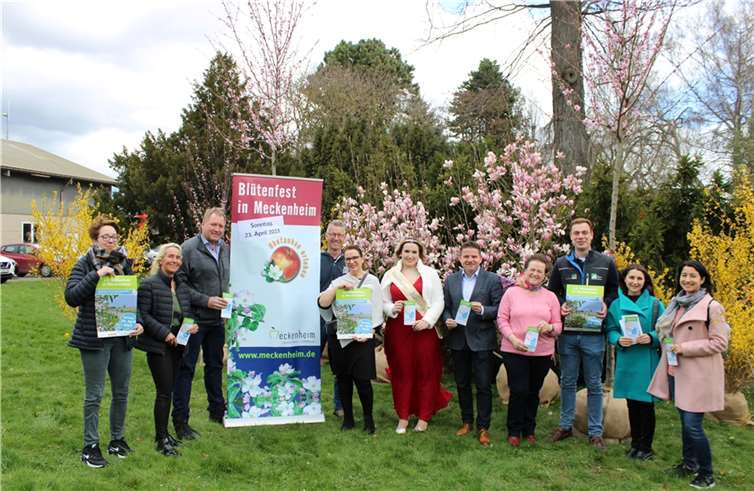 Die Macher des Meckenheimer Blütenfest freuen sich am 23. April auf viele Gäste aus nah und fern.  Fotos: DU