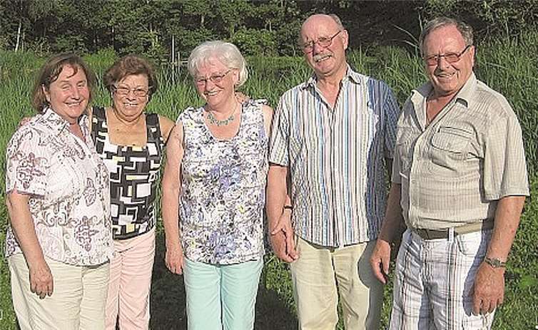 Die „Macher“ des Sommerfestes strahlen mit der Sonne um die Wette.. privat