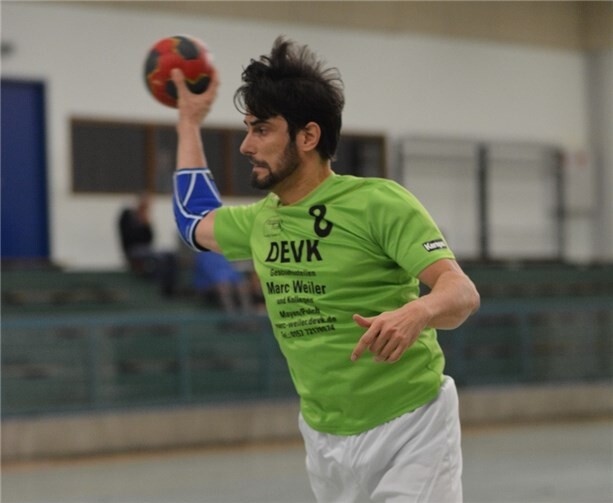 Die Mad Boys von GW-Mendig II boten den Zuschauern ein unterhaltsames Spiel. Markus Müller beim Wurf. Anke Bous