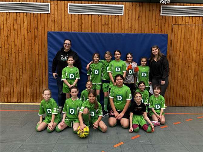 Die Mädchen-Fußballmannschaft der Grundschule Pfarrer-Bechtel Mendig.  Foto: privat