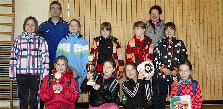 Sieg in der Endrunde Die Mädchen der Grundschule Landkern bei ihrer Siegerehrung. Privat