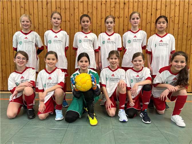 Die Mädchen der Grundschule Pfarrer-Bechtel aus Mendig erreichten bei den Kreismeisterschaften den 4. Platz. Foto: privat