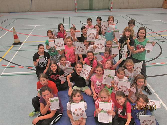 Die Mädchen der Turnabteilung des TV Linz. privat