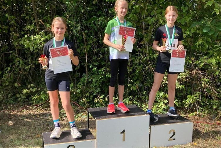 Die Mädchen der U12 auf dem Siegerpodest