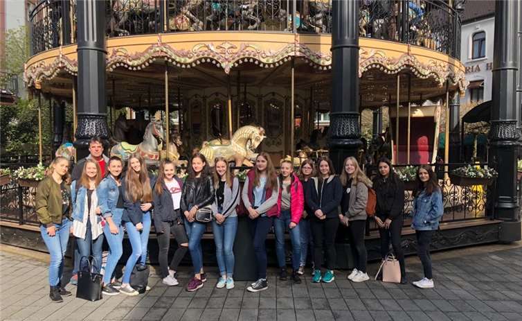Die Mädchen der U16 reisten zum Abschluss der Saison ins Phantasialand. Matthias Reffgen