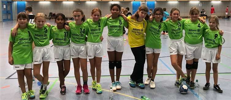 Die Mädchen nach ihrem letzten Spiel.Anke Bous.