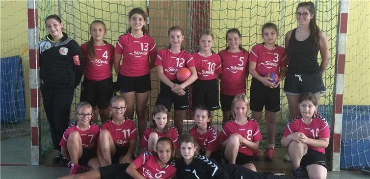 Die Mädchen sind gespannt auf das Finalturnier. Fotos: privat