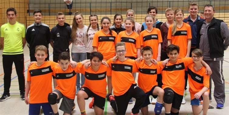 Die Mädchen und Jungen aus Mülheim-Kärlich schlugen sich wacker auf dem Regionalentscheid im Volleyball des Schulsportwettbewerbs „Jugend trainiert für Olympia“. privat