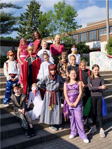 Die Mädchen und Jungen der Theater-AG.