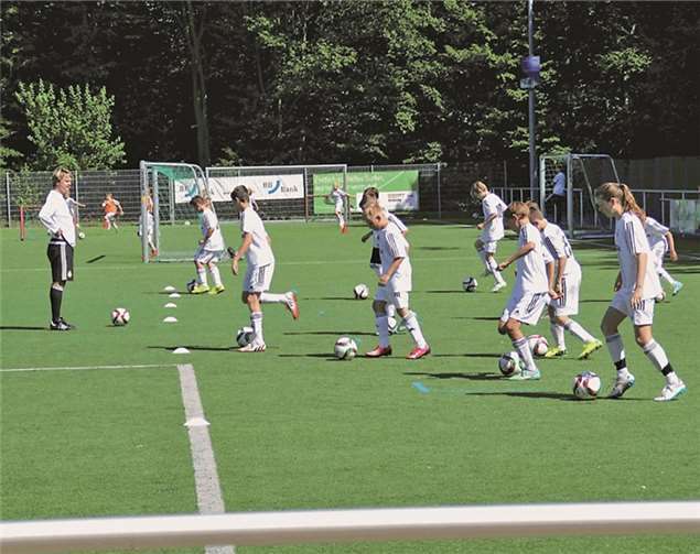 Die Mädchen und Jungen trainierten mit Begeisterung.