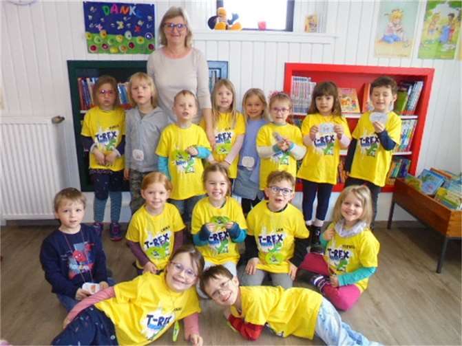 Die Mädchen und Jungs hatten viel Spaß beim Schmökern und erhielten den Büchereiführerschein.. Foto: privat