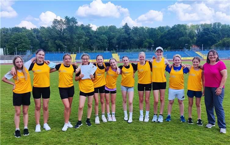 Erster Platz bei Jugend trainiert für Olympia Leichtathletik Die Mädchen vom Mayener Megina-Gymnasium in der Wettkampfklasse IV (Jahrgänge 2010/11). Foto: privat