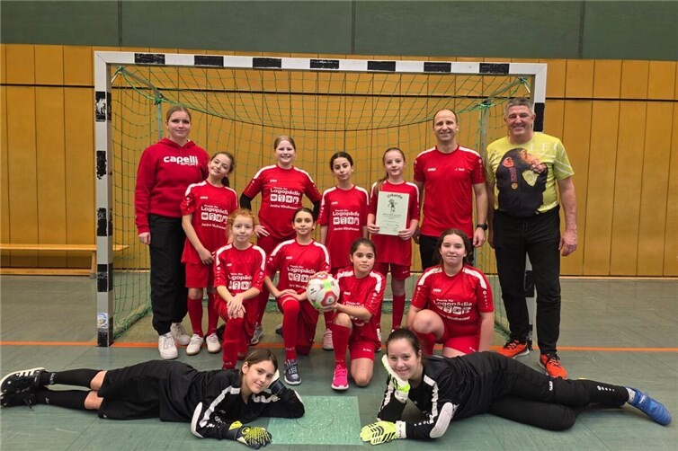Die Mädchenfußball-Schulmannschaft der Grundschule Weißenthurm.