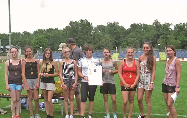 Die Mädchenmannschaft der Realschule plus Untermosel belegte den ersten Platz beim diesjährigen Landesentscheid „Jugend trainiert für Olympia-Leichtathletik“. privat