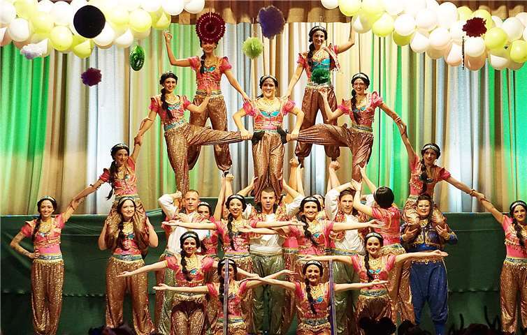 Die Mädchensitzung bot Akrobatik pur.Foto: Josef Dehenn